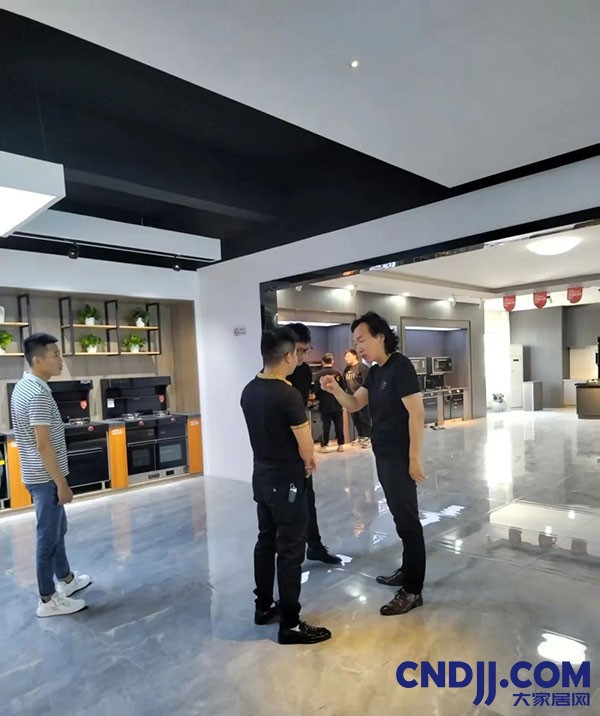 全集成“灶商”：中国“厨电”正向中国智能“全集成灶“转型！